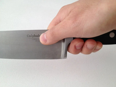 How to Hold a Japanese Knife: The Professional Chef’s Guide