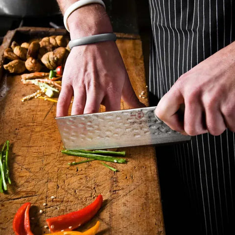 Nakiri Knife for Professional Kitchen Line Work: How to Choose Wisely?